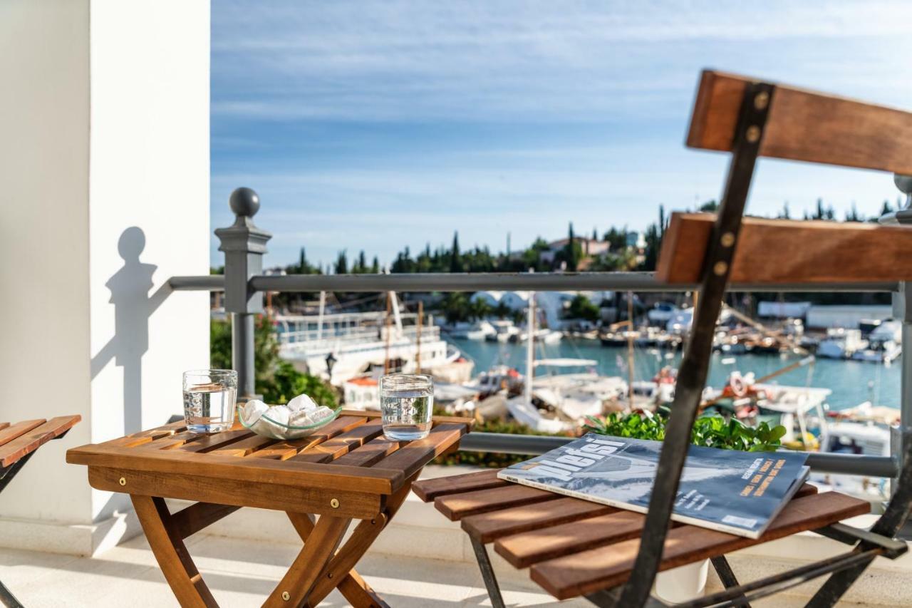 Porto Vecchio Luxury Suites Spétses Dış mekan fotoğraf