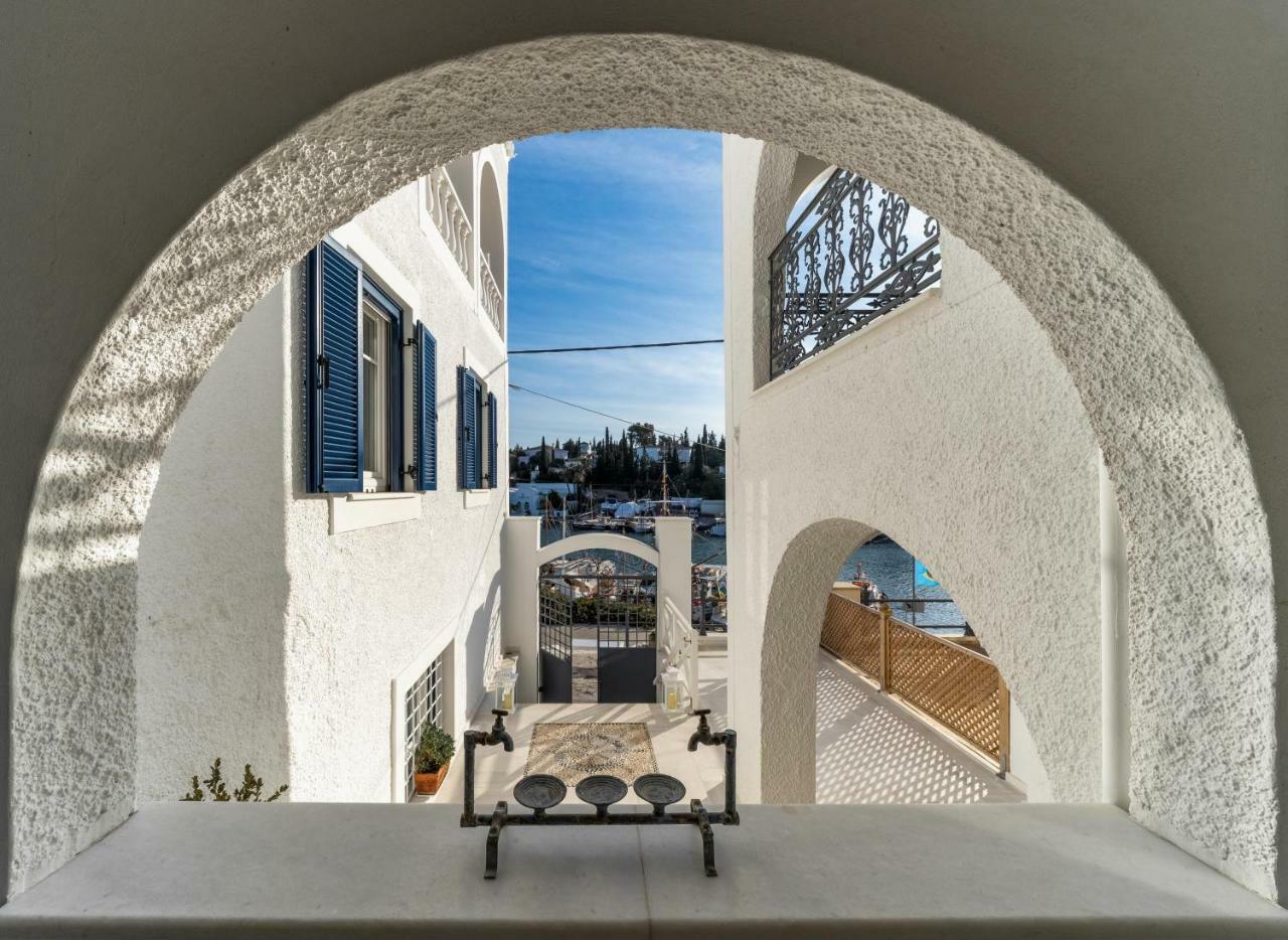 Porto Vecchio Luxury Suites Spétses Dış mekan fotoğraf