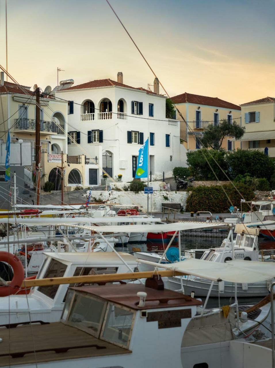 Porto Vecchio Luxury Suites Spétses Dış mekan fotoğraf