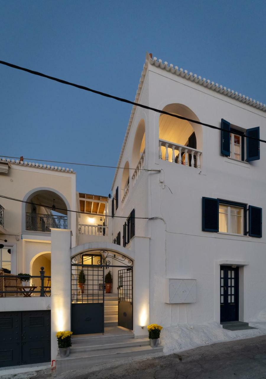Porto Vecchio Luxury Suites Spétses Dış mekan fotoğraf