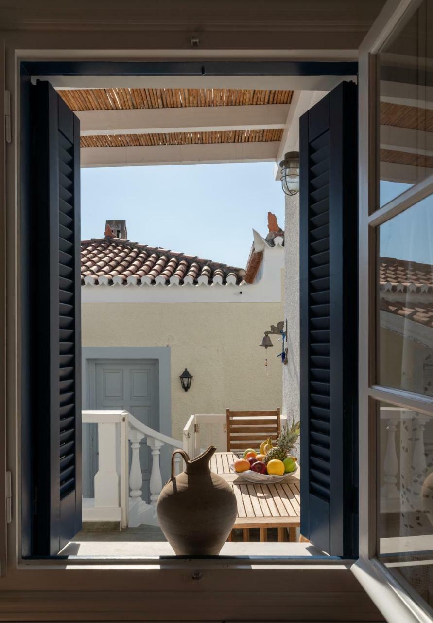 Porto Vecchio Luxury Suites Spétses Dış mekan fotoğraf