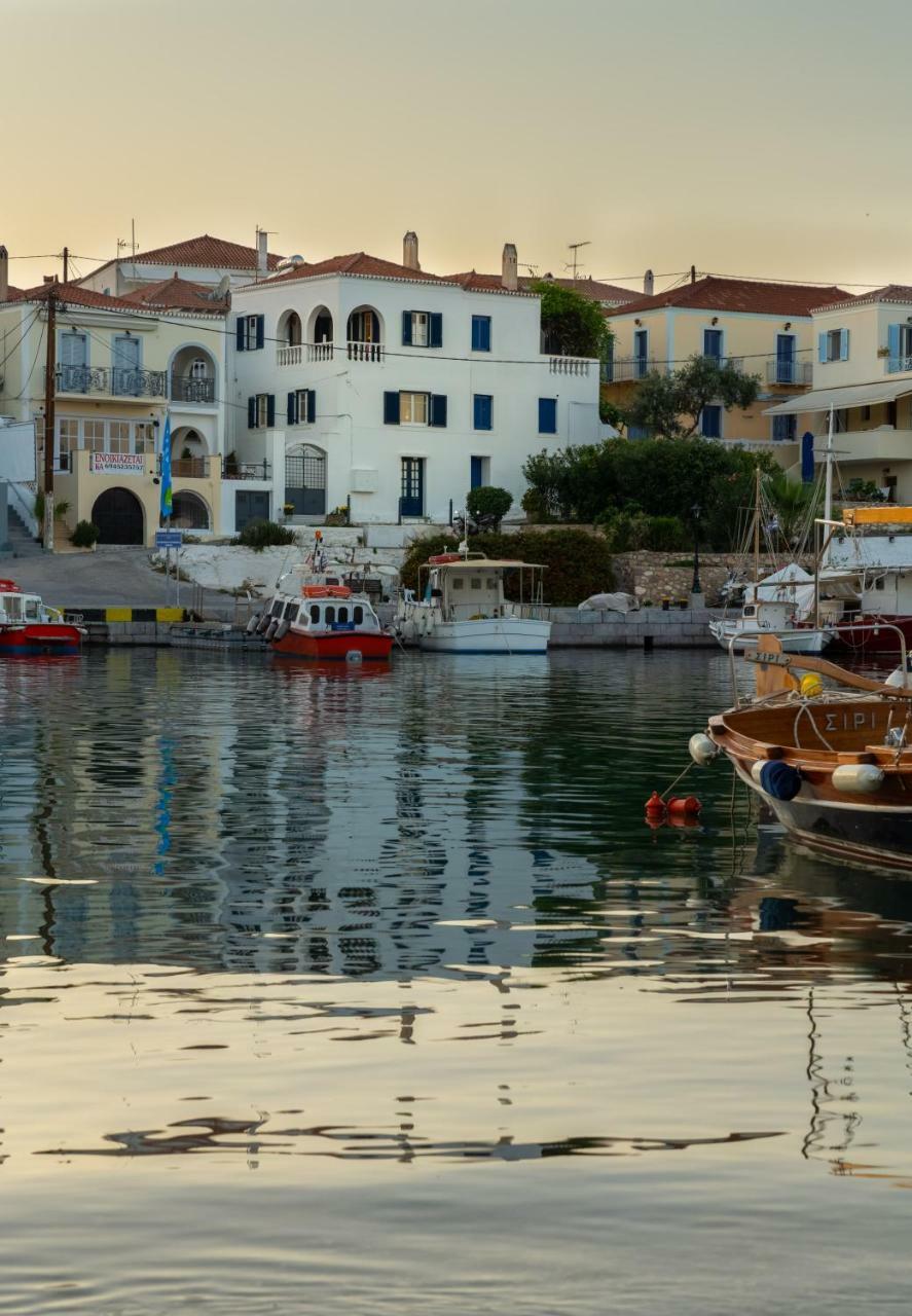 Porto Vecchio Luxury Suites Spétses Dış mekan fotoğraf