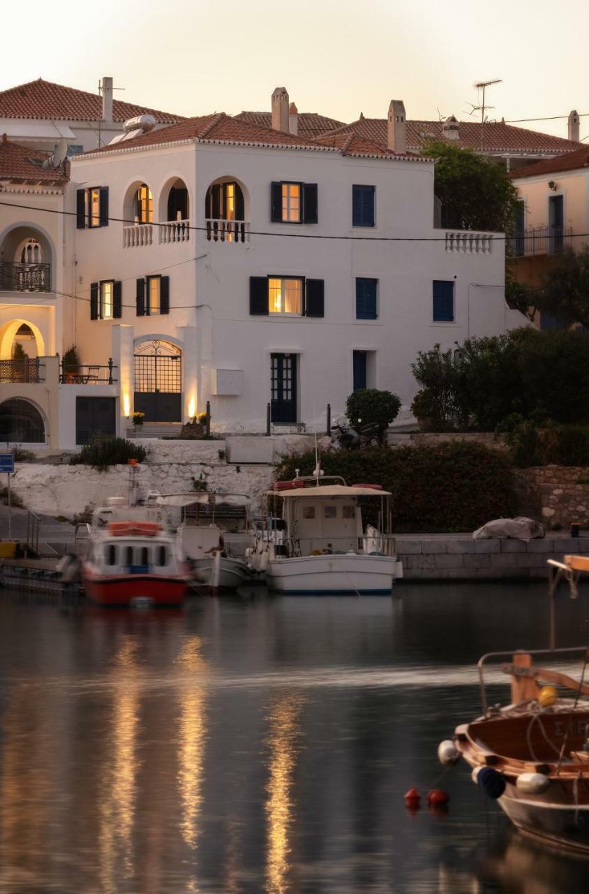 Porto Vecchio Luxury Suites Spétses Dış mekan fotoğraf