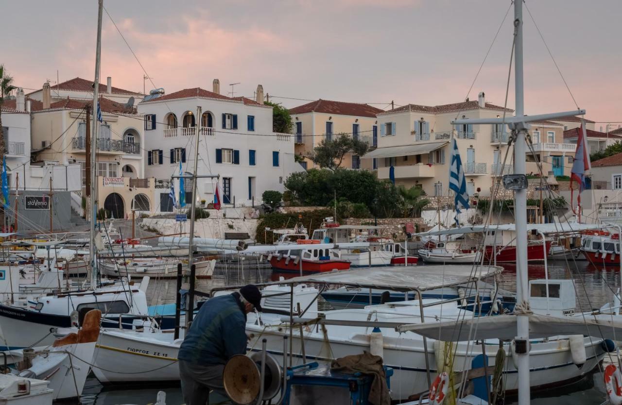 Porto Vecchio Luxury Suites Spétses Dış mekan fotoğraf