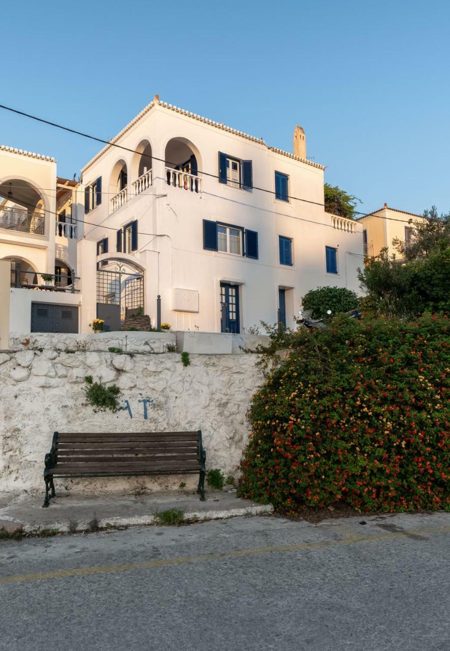 Porto Vecchio Luxury Suites Spétses Dış mekan fotoğraf