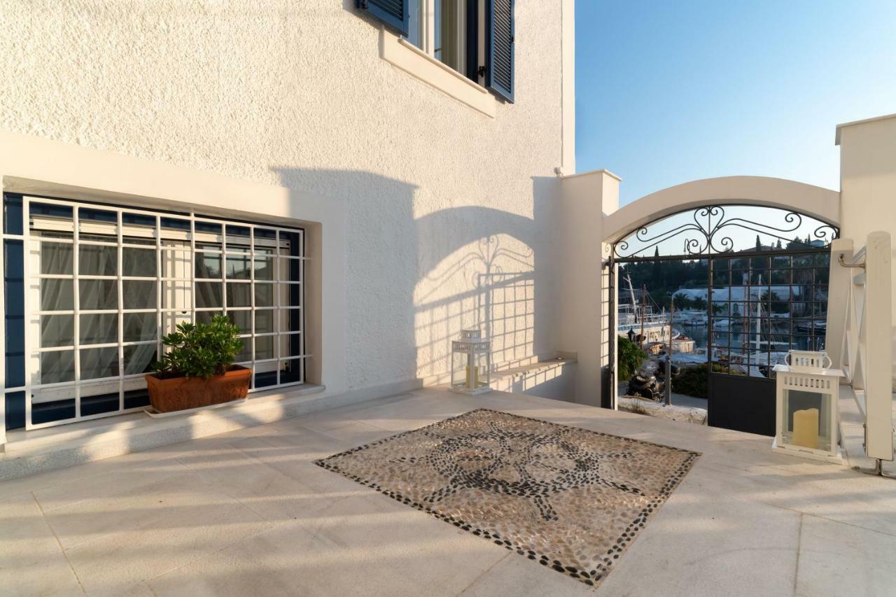 Porto Vecchio Luxury Suites Spétses Dış mekan fotoğraf