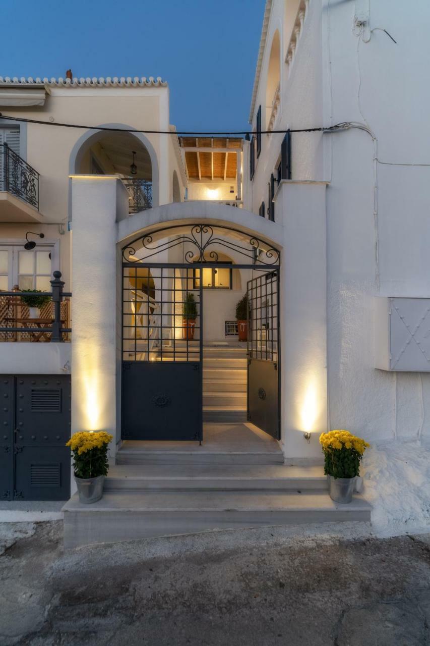 Porto Vecchio Luxury Suites Spétses Dış mekan fotoğraf